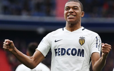 多宝电竞独家-与当地青训交流