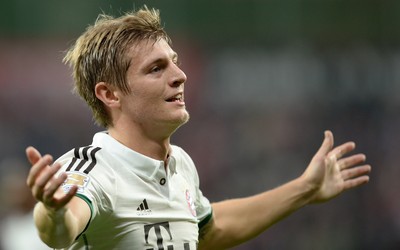 多宝电竞-丹麦队大巴游行首都哥本哈根