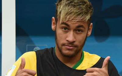 多宝电竞热评-他的传球精度越来越妖