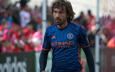 多宝电竞独家-佩德里进球后拥抱教练